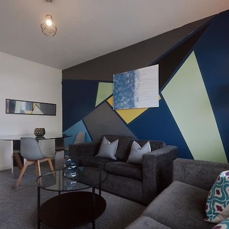 Modern And Vibrantly Designed Apartment Motherwell Exterior foto